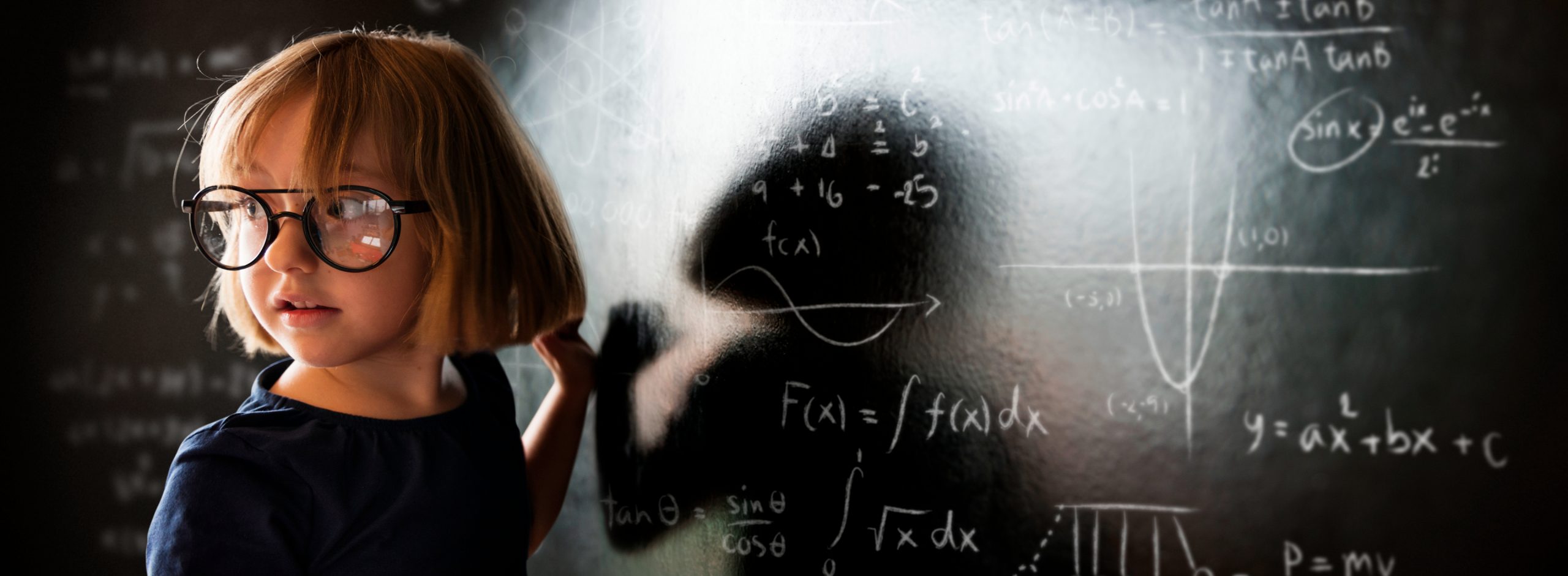 dziecko przy tablicy